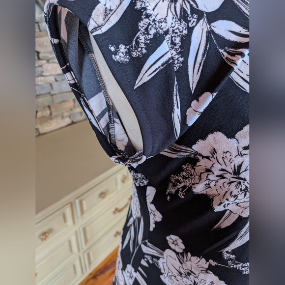 Karl Lagerfeld Sleeveless Black And White Floral Blouse, Crew Neck Size M - Picture 6 of 8